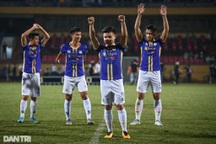 Quang Hải nói lời chia tay xúc động ở trận đấu cuối cùng tại Hàng Đẫy