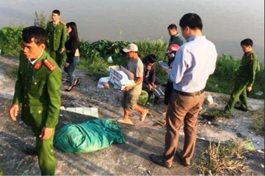 Đi bới rác phát hiện thi thể trẻ sơ sinh trong túi nilon