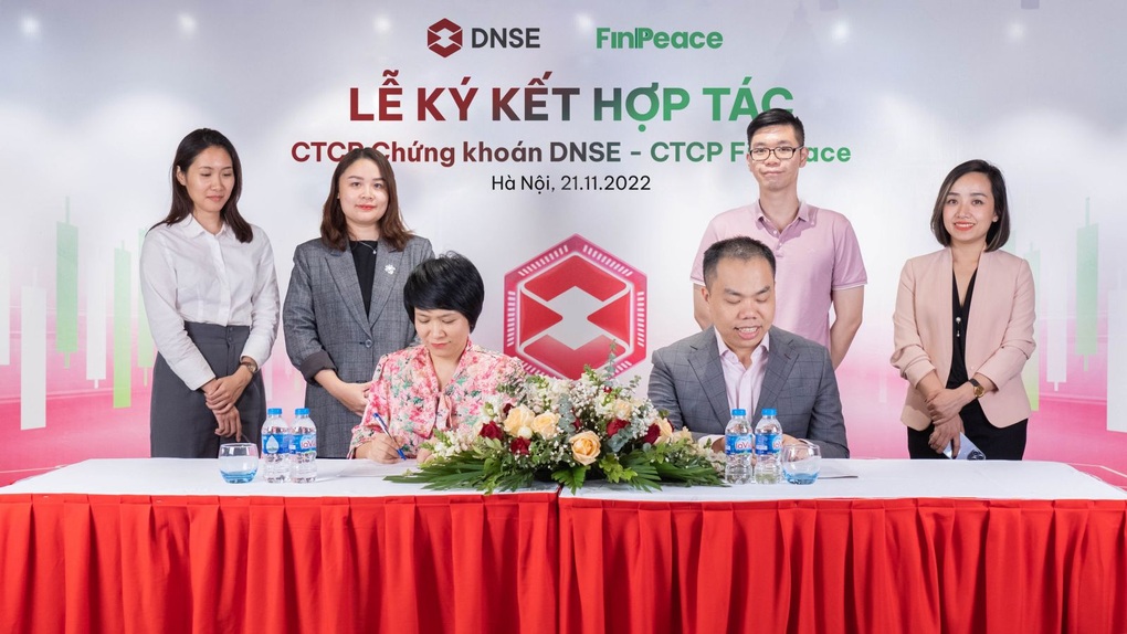 Chứng khoán DNSE và FinPeace đồng hành toàn diện cùng khách hàng - 1 Chứng khoán DNSE và FinPeace đồng hành toàn diện cùng khách hàng - 1