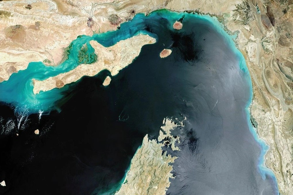 Quốc hội Iran nhất trí đóng cửa Eo biển Hormuz để đáp trả Mỹ - 2 Quốc hội Iran nhất trí đóng cửa Eo biển Hormuz để đáp trả Mỹ - 2
