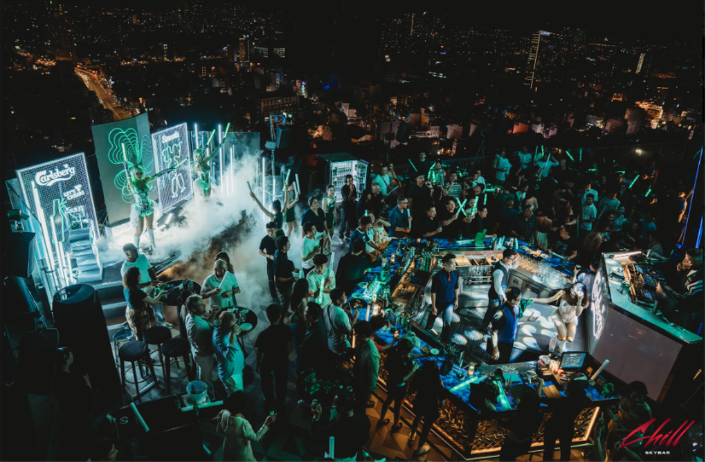 Carlsberg Smooth mang chất bia êm mượt đến điểm hẹn hội ngộ thành thị - 1 Carlsberg Smooth mang chất bia êm mượt đến điểm hẹn hội ngộ thành thị - 1