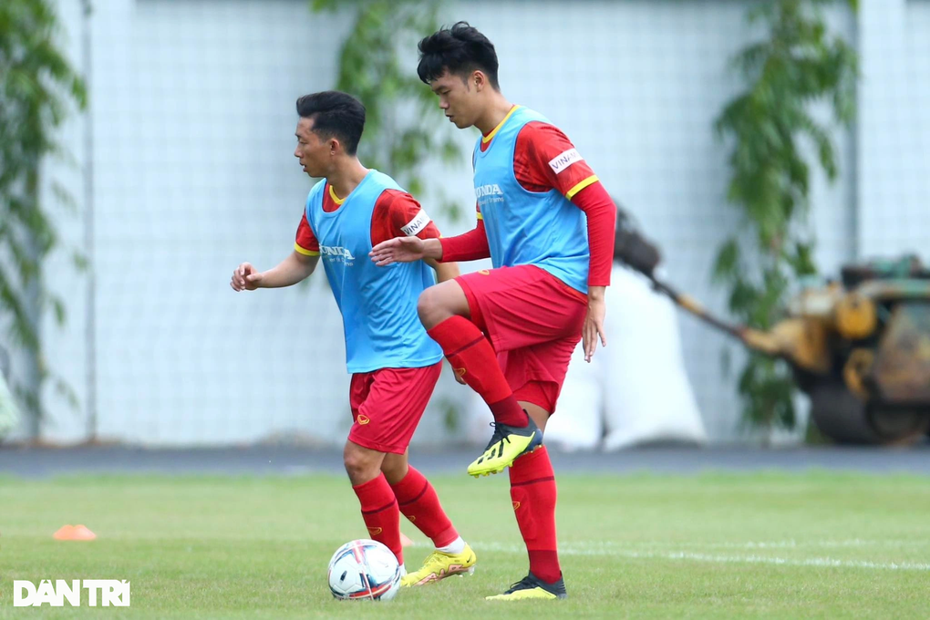 Thành Chung hội quân, Văn Quyết không tranh áo số 10 với Công Phượng - 6