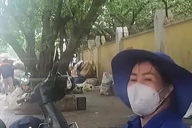 Vờ mất bóp rồi xin tiền và nhận được sự giúp đỡ từ người lao động nghèo