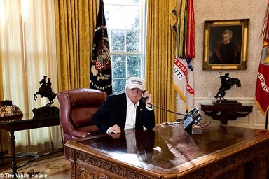 Ông Trump làm gì trong ngày đầu chính phủ Mỹ đóng cửa?