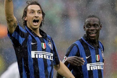 Balotelli nhận được lời dằn mặt ngông cuồng từ Ibrahimovic