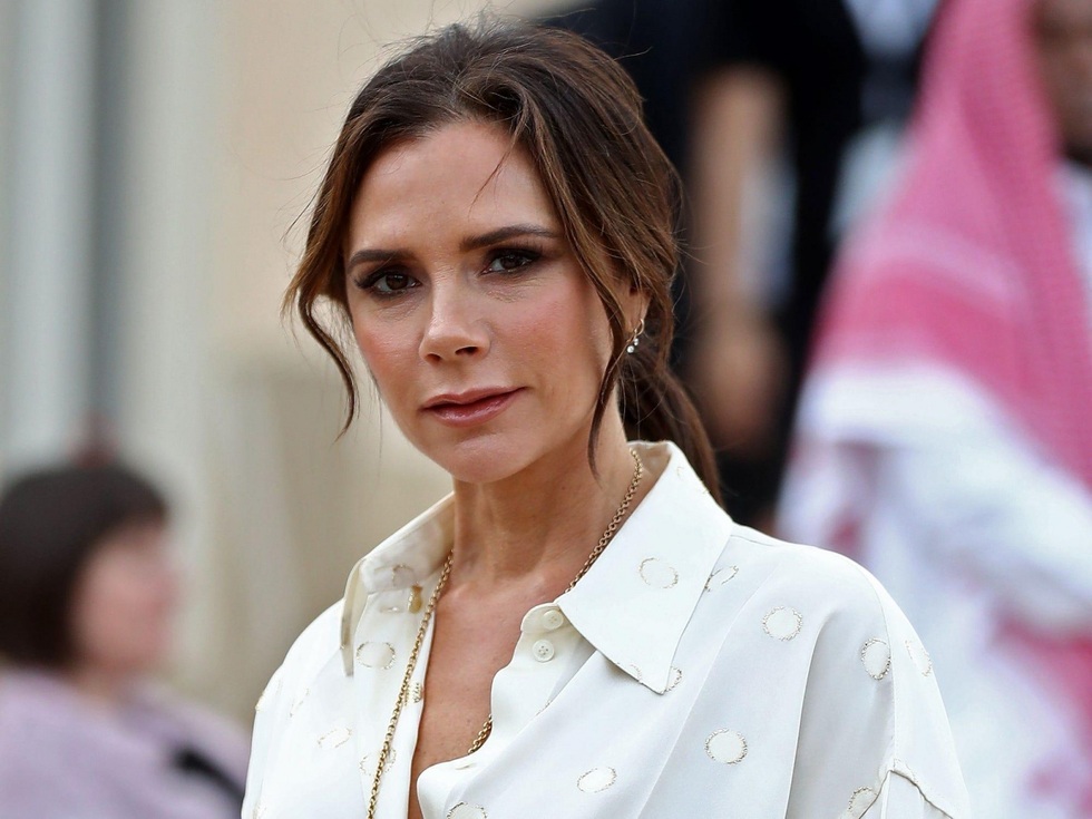 Bộ ngực giả và loạt “thâm cung bí sử” được Victoria Beckham lần đầu hé lộ - 8
