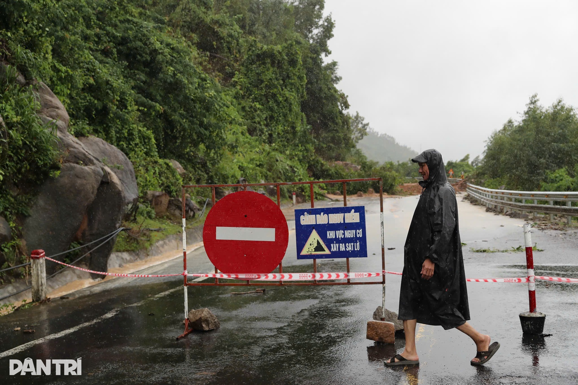 Sạt lở tại Đèo Cả: 2 chị em thiệt mạng, hàng nghìn phương tiện mắc kẹt - 11