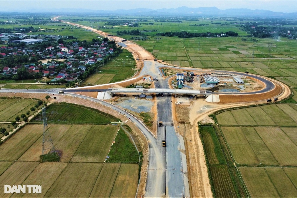 Sạt lở tại dự án cao tốc Bắc - Nam, 2 nữ công nhân thương vong - 1 Sạt lở tại dự án cao tốc Bắc - Nam, 2 nữ công nhân thương vong - 1