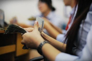 Thừa tiền, nhiều ngân hàng tiếp tục cắt giảm lãi suất huy động