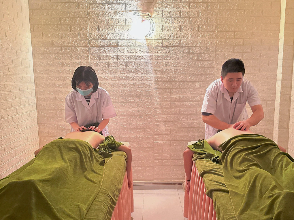 Người khiếm thị bị quấy rối tình dục nơi làm việc, báo sếp còn bị trừ lương - 1 Người khiếm thị bị quấy rối tình dục nơi làm việc, báo sếp còn bị trừ lương - 1
