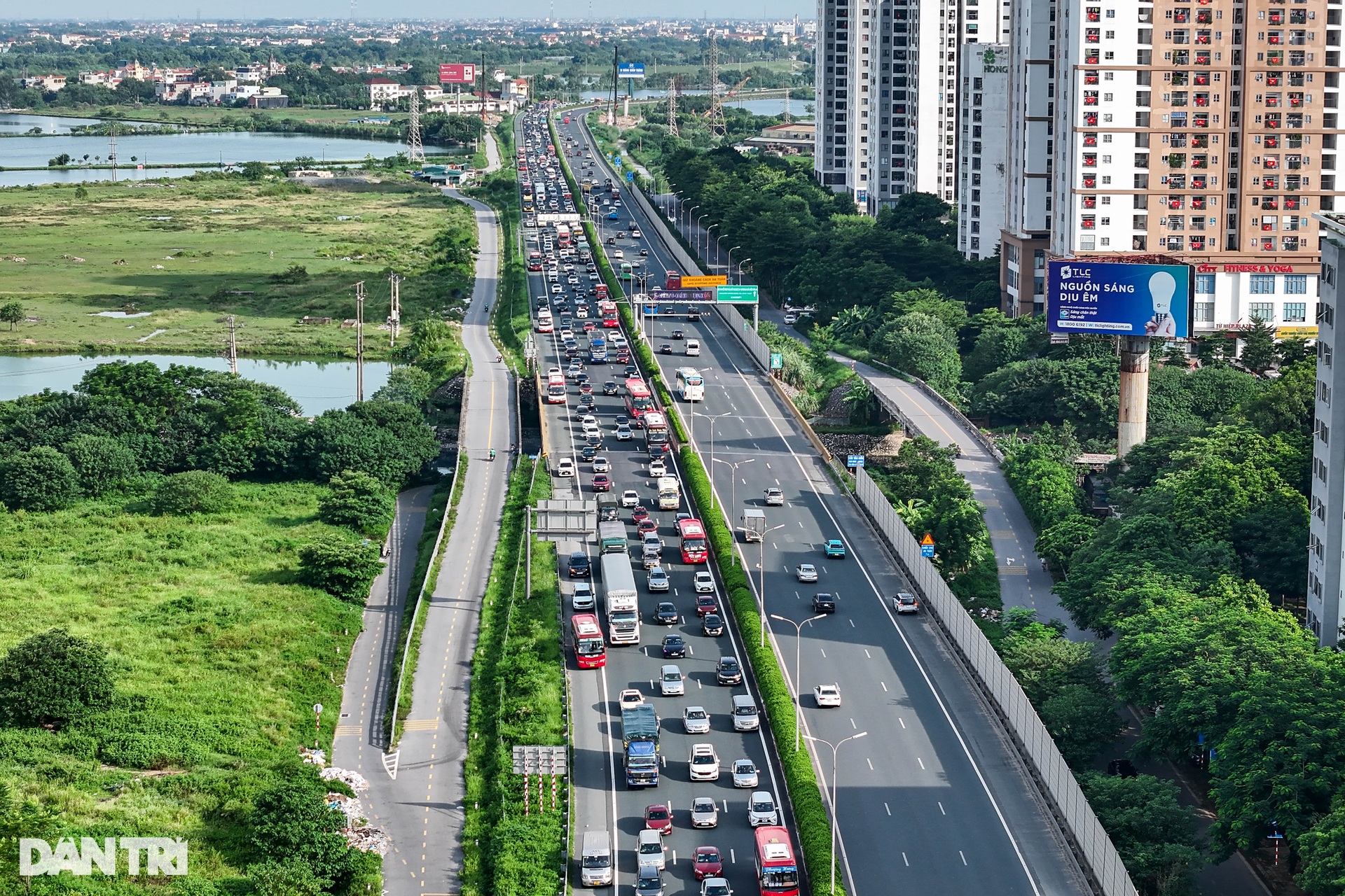Người dân đổ về Hà Nội sau kỳ nghỉ lễ dài, cửa ngõ Thủ đô ùn tắc - 1 Người dân đổ về Hà Nội sau kỳ nghỉ lễ dài, cửa ngõ Thủ đô ùn tắc - 1