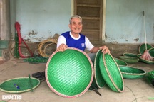 Ông lão thương binh gây bất ngờ khi biến thứ bỏ đi thành vật dụng hữu ích