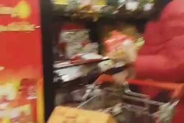 Dân mạng phản đối "rần rần" việc mua nhu yếu phẩm tích trữ