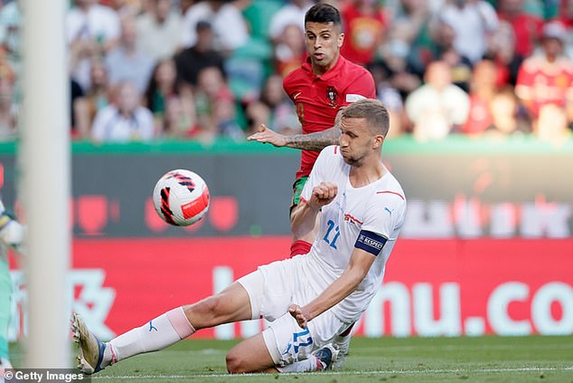 Bồ Đào Nha đánh bại CH Séc, Tây Ban Nha thắng khó khăn Thụy Sỹ - 1