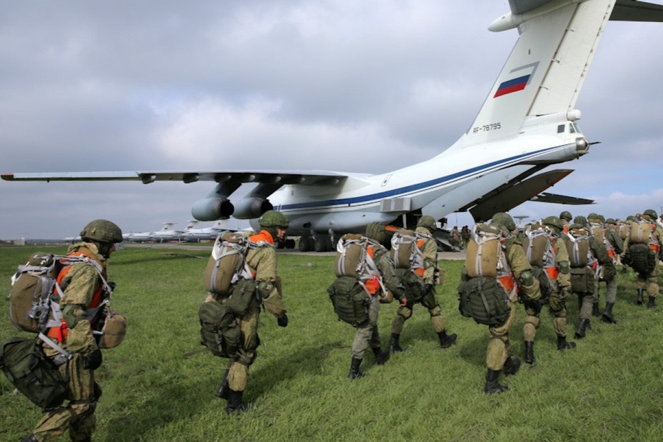 Phương Tây còn hoài nghi, Nga tung video rút quân gần biên giới Ukraine - 1 Phương Tây còn hoài nghi, Nga tung video rút quân gần biên giới Ukraine - 1