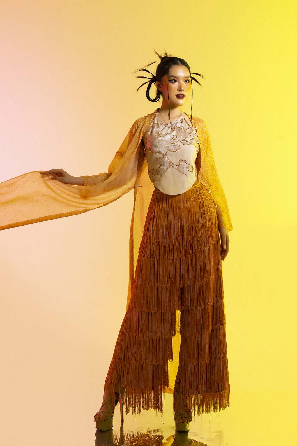 Top 5 Miss World Việt Nam Thu Phương ấn tượng với áo dài từ mây tre đan - 3 Top 5 Miss World Việt Nam Thu Phương ấn tượng với áo dài từ mây tre đan - 3