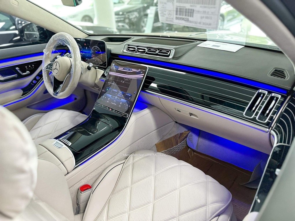 Nữ đại gia TPHCM tậu Mercedes-Maybach trị giá hơn 9 tỷ đồng nhân dịp có hỷ - 5 Nữ đại gia TPHCM tậu Mercedes-Maybach trị giá hơn 9 tỷ đồng nhân dịp có hỷ - 5