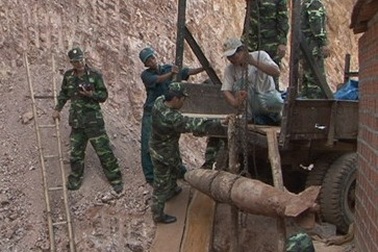 Xúc đất sau nhà, phát hiện quả bom nặng 250kg