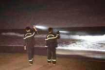 Hai học sinh đuối nước trong ngày biển động