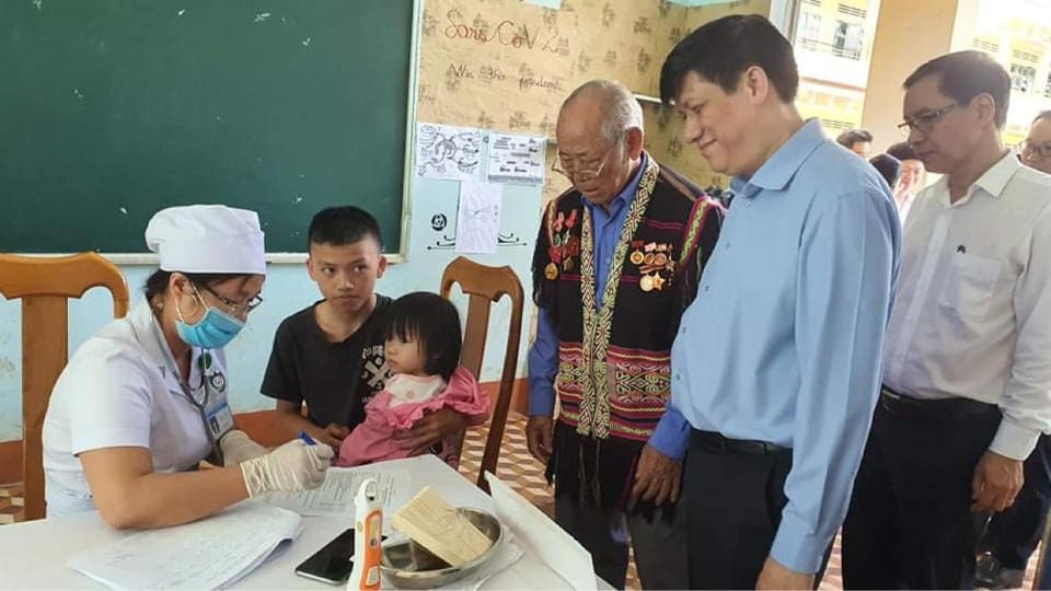 Quyền Bộ trưởng Y tế: Hỗ trợ 11 triệu liều vắc xin ngăn bạch hầu bùng phát - 2 Quyền Bộ trưởng Y tế: Hỗ trợ 11 triệu liều vắc xin ngăn bạch hầu bùng phát - 2