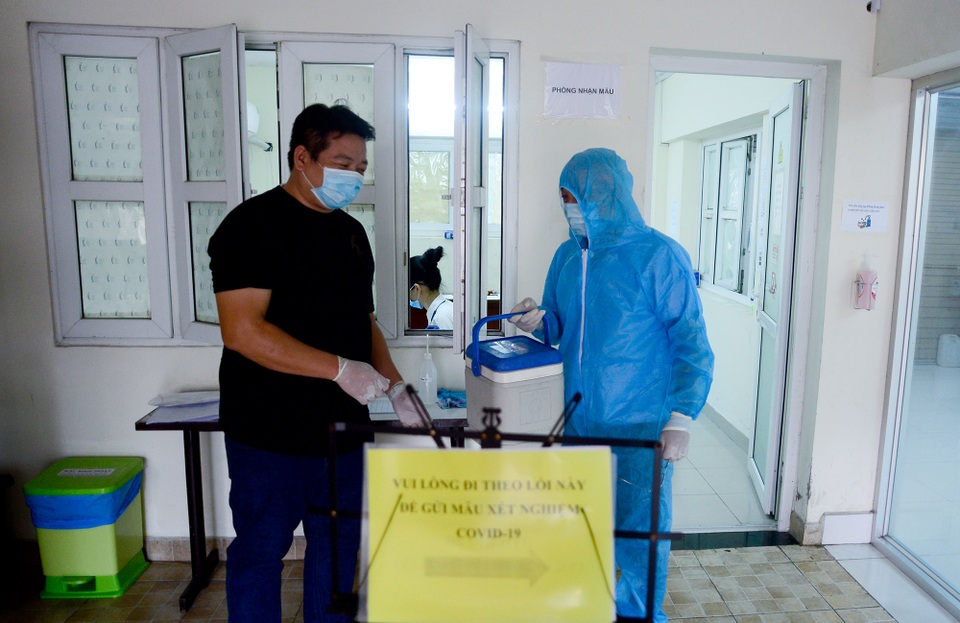 Tăng năng lực xét nghiệm bảo vệ người dân trong vòng vây dịch Covid-19 - 1 Tăng năng lực xét nghiệm bảo vệ người dân trong vòng vây dịch Covid-19 - 1