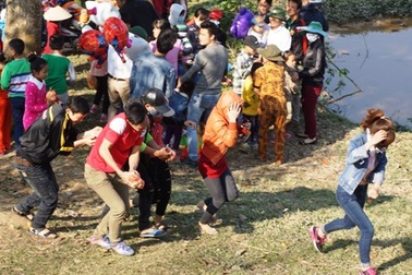 Đi phiên chợ “độc nhất vô nhị” xứ Thanh cầu may