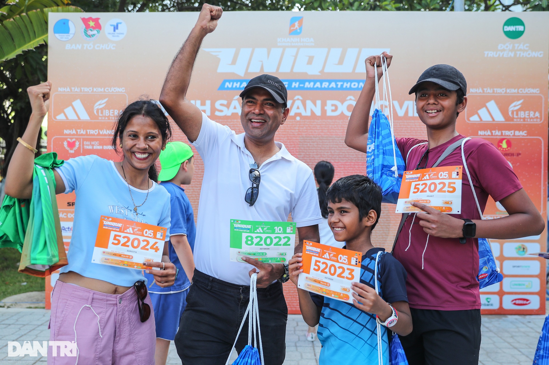 Hàng nghìn runner hào hứng nhận bib ở Unique Nha Trang H-Marathon - 17 Hàng nghìn runner hào hứng nhận bib ở Unique Nha Trang H-Marathon - 17