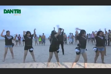 Màn trình diễn flashmob khởi động mùa du lịch biển 2016 tại Đà Nẵng
