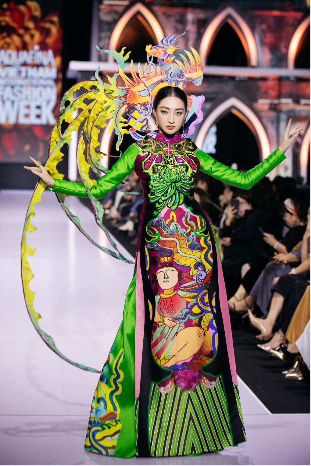 Hoa hậu Lương Thùy Linh diện trang phục lấy cảm hứng từ hình tượng tiên nữ - 2 Hoa hậu Lương Thùy Linh diện trang phục lấy cảm hứng từ hình tượng tiên nữ - 2