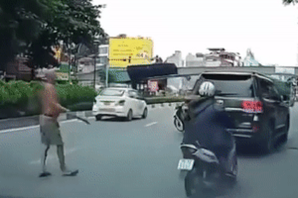 Bắt giữ tiểu lý phi đao trên đường phố Hà Nội - 1