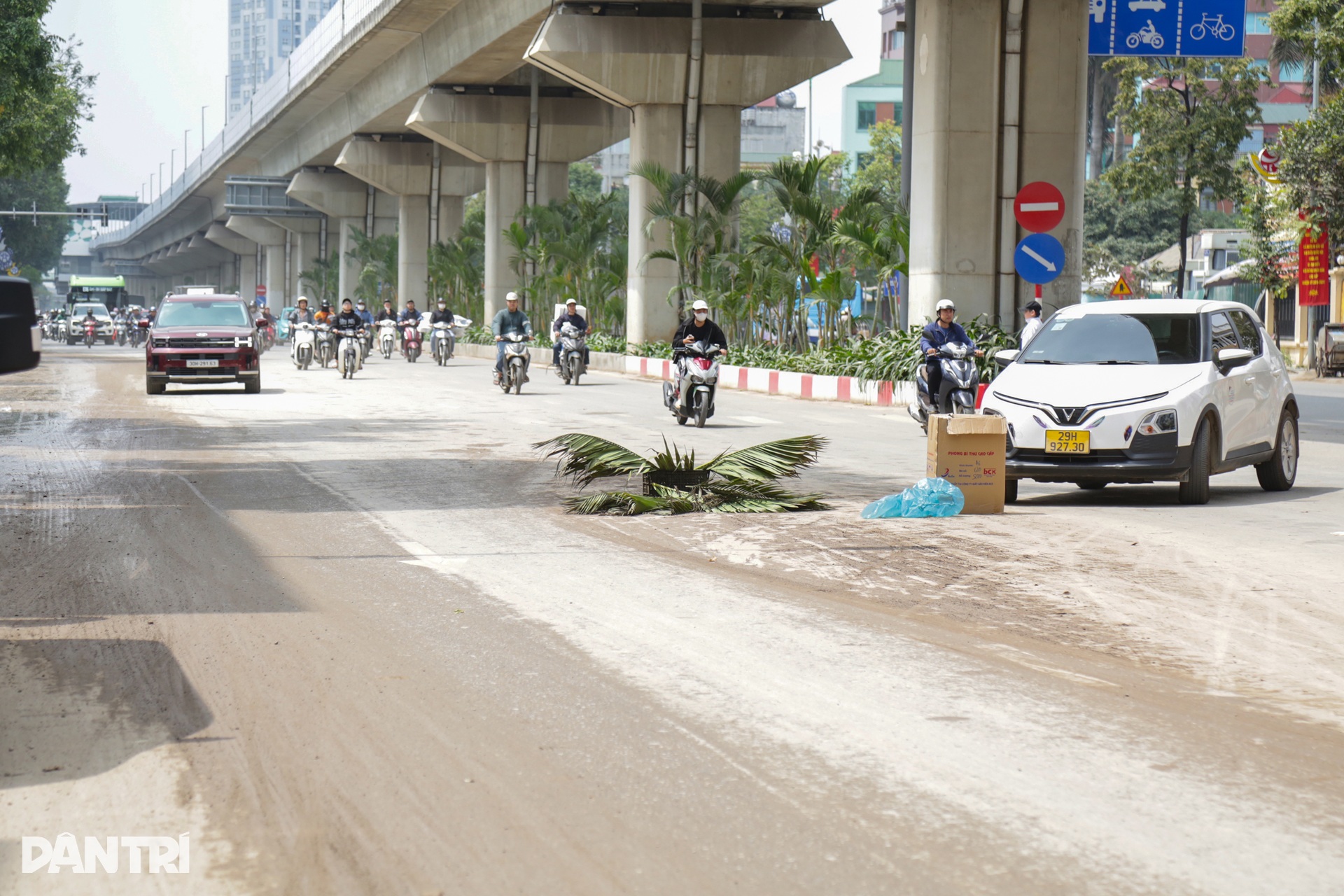CSGT xử lý hàng loạt xe tải rải bùn đất ra đường phố Hà Nội - 5