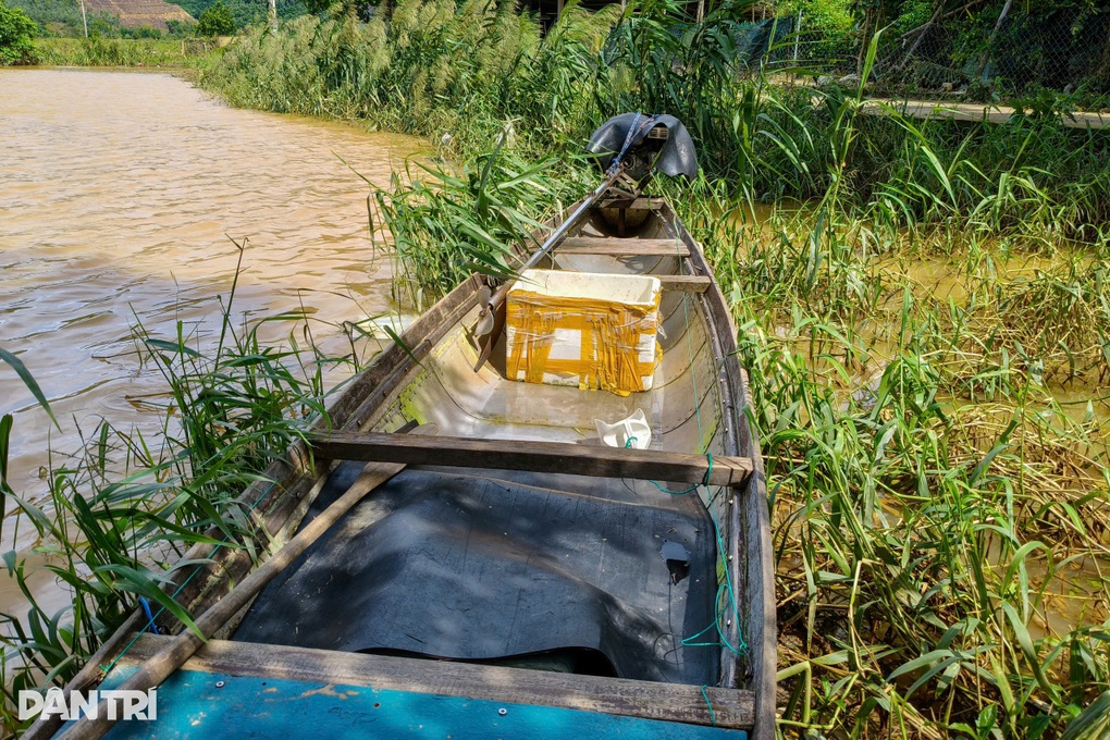 Trong lũ dữ, nam ngư dân, anh shipper cũng hóa người hùng cứu 6 nạn nhân - 2 Trong lũ dữ, nam ngư dân, anh shipper cũng hóa người hùng cứu 6 nạn nhân - 2