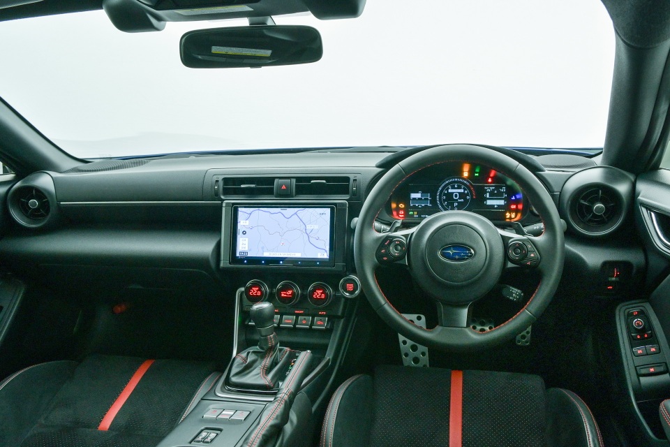 Toyota GR 86 và Subaru BRZ mới ra mắt, vẫn là anh em song sinh - 6 Toyota GR 86 và Subaru BRZ mới ra mắt, vẫn là anh em song sinh - 6