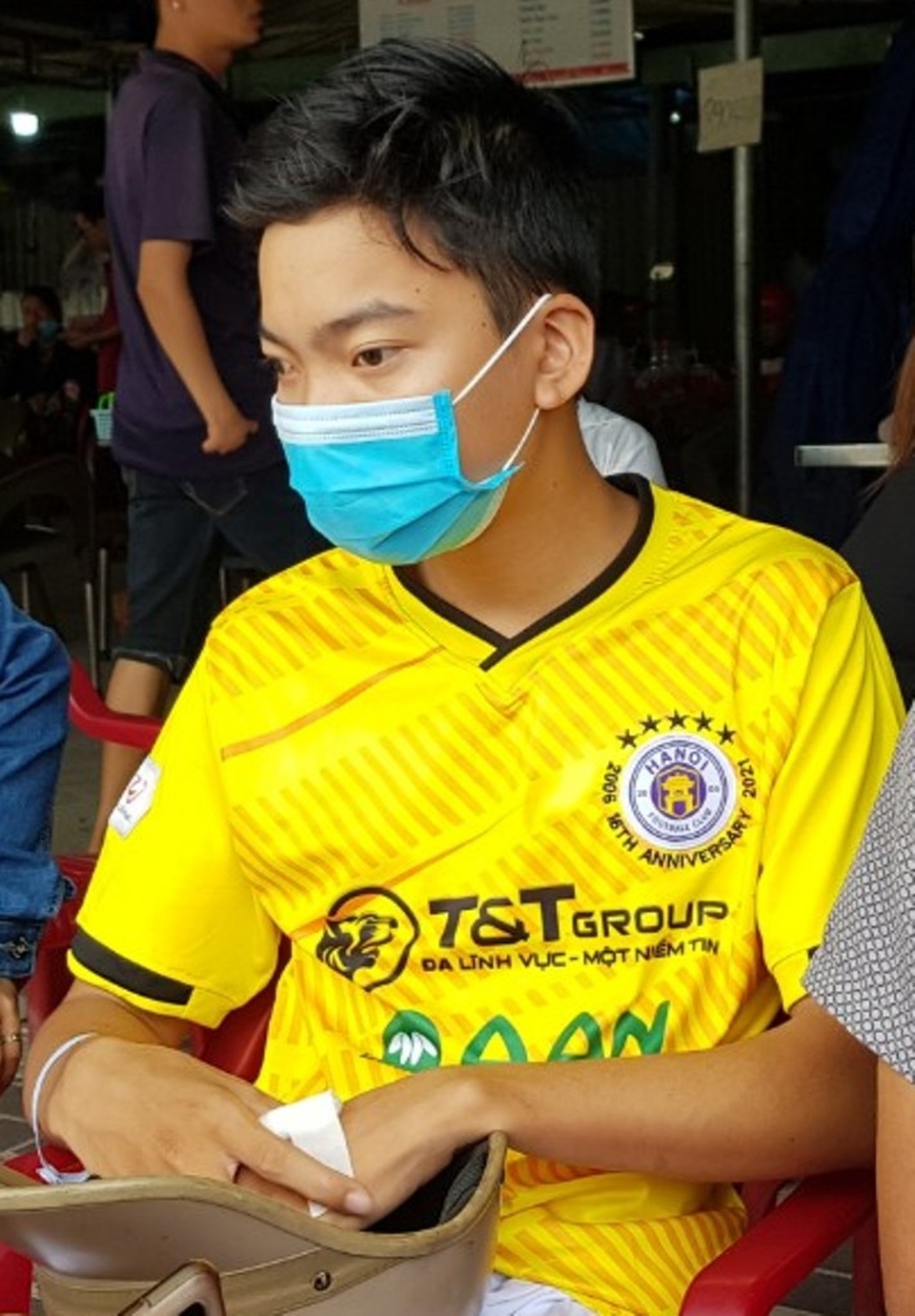 Nam sinh bị nhóm bạn đổ chất lạ vào miệng, bàng hoàng kể lại sự việc - 1 Nam sinh bị nhóm bạn đổ chất lạ vào miệng, bàng hoàng kể lại sự việc - 1