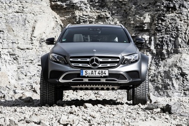 Mercedes-Benz E-Class All-Terrain - "Quái thú" biến hình