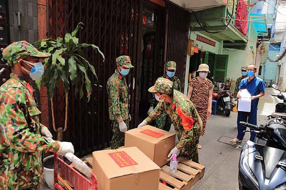 Ca sĩ tỷ phú Hà Phương ủng hộ Sài Gòn hơn 100 tấn lương thực - 3 Ca sĩ tỷ phú Hà Phương ủng hộ Sài Gòn hơn 100 tấn lương thực - 3
