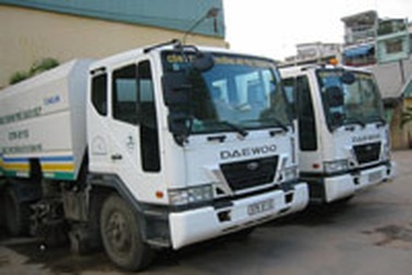 TPHCM: Bỏ tiền tỷ nhập xe xịn để… ngắm!