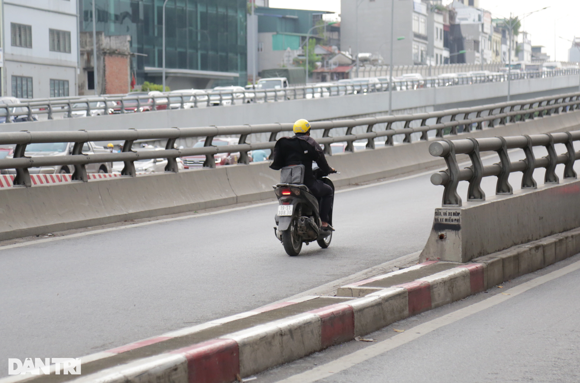 Hà Nội: CSGT xử lý hàng loạt xe máy đi vào đường Vành đai 2 trên cao - 12