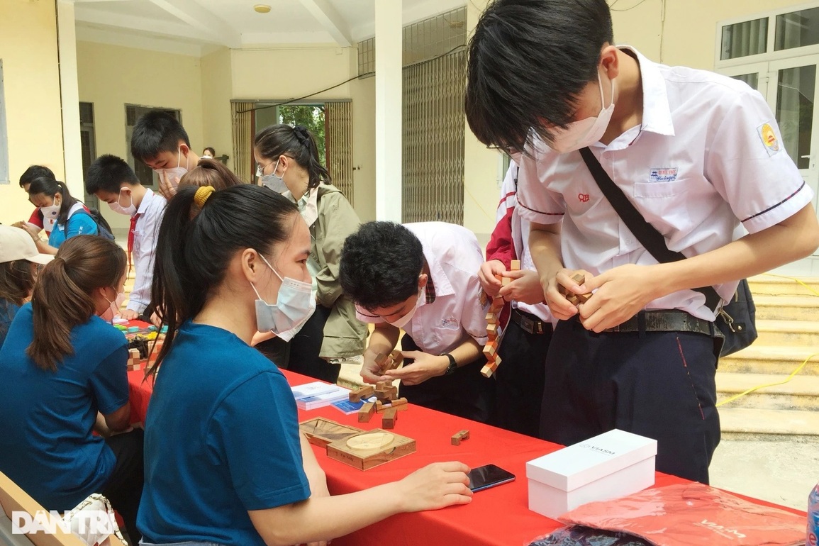 Nhiều hoạt động thú vị tại Ngày hội Toán học mở Huế năm 2022 - 1 Nhiều hoạt động thú vị tại Ngày hội Toán học mở Huế năm 2022 - 1