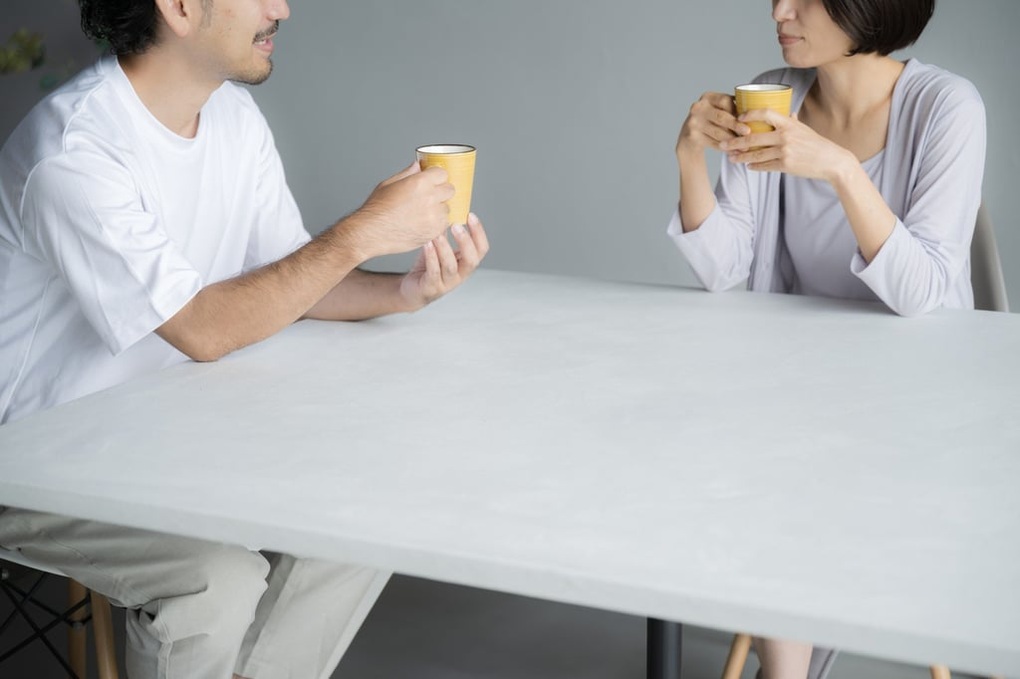 Không chịu ly hôn, chồng bạo hành cõng vợ trên lưng trốn khỏi tòa án - 1 Không chịu ly hôn, chồng bạo hành cõng vợ trên lưng trốn khỏi tòa án - 1