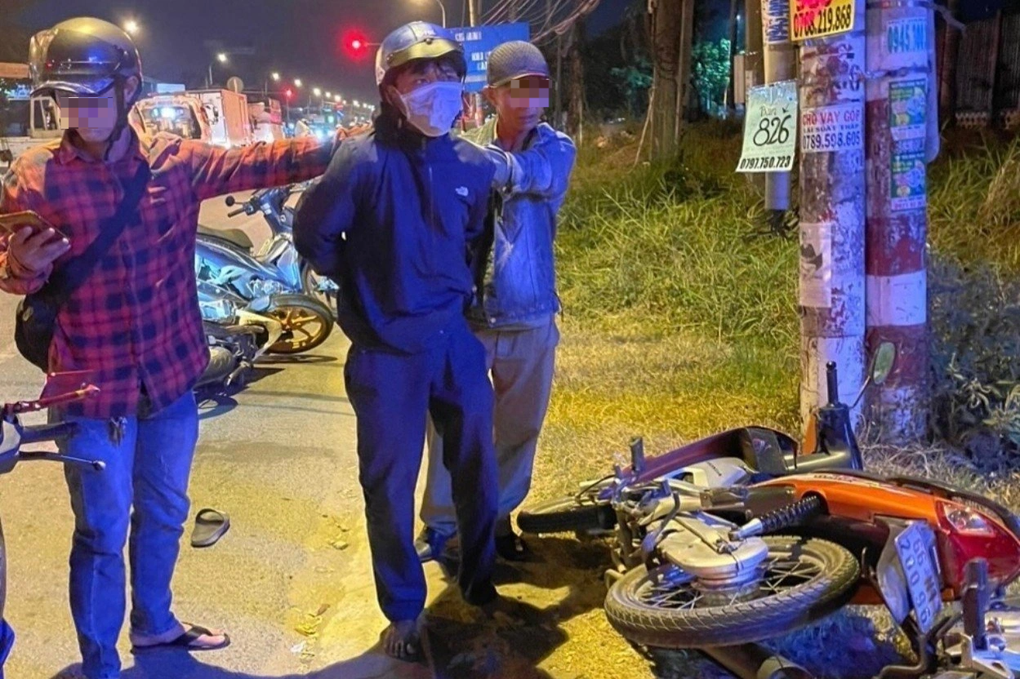 Trinh sát lái xe truy đuổi kẻ hiếp dâm, cướp tài sản như phim hành động - 1 Trinh sát lái xe truy đuổi kẻ hiếp dâm, cướp tài sản như phim hành động - 1