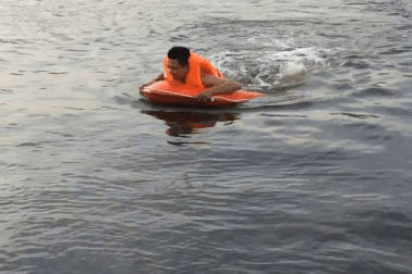 Nhóm sinh viên TPHCM chế tạo thành công phao cứu sinh điều khiển từ xa