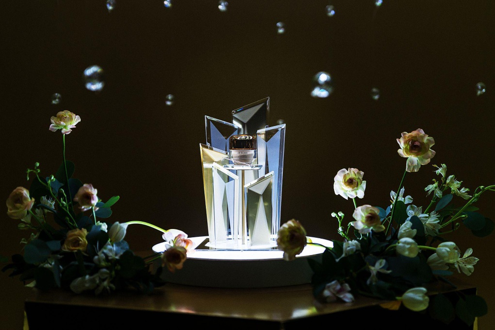 Kem nền mới của Clé de Peau Beauté - lựa chọn của phụ nữ thành đạt - 1 Kem nền mới của Clé de Peau Beauté - lựa chọn của phụ nữ thành đạt - 1