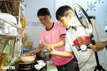 Cặp đôi đồng tính "hot" TikTok chia sẻ bí quyết thuyết phục được gia đình