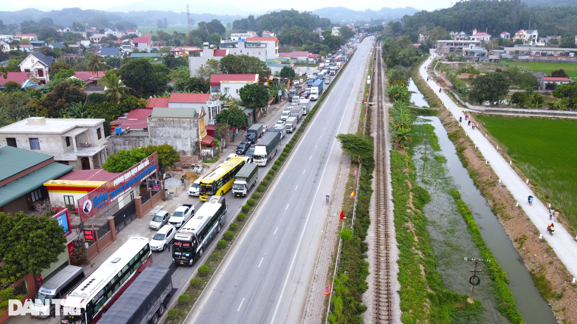 Hơn 300 người rước kiệu chạy vòng quanh tại lễ hội đền Bà Triệu - 10