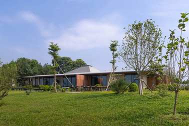 Biệt thự có mái kim tự tháp độc đáo ở Hà Nội