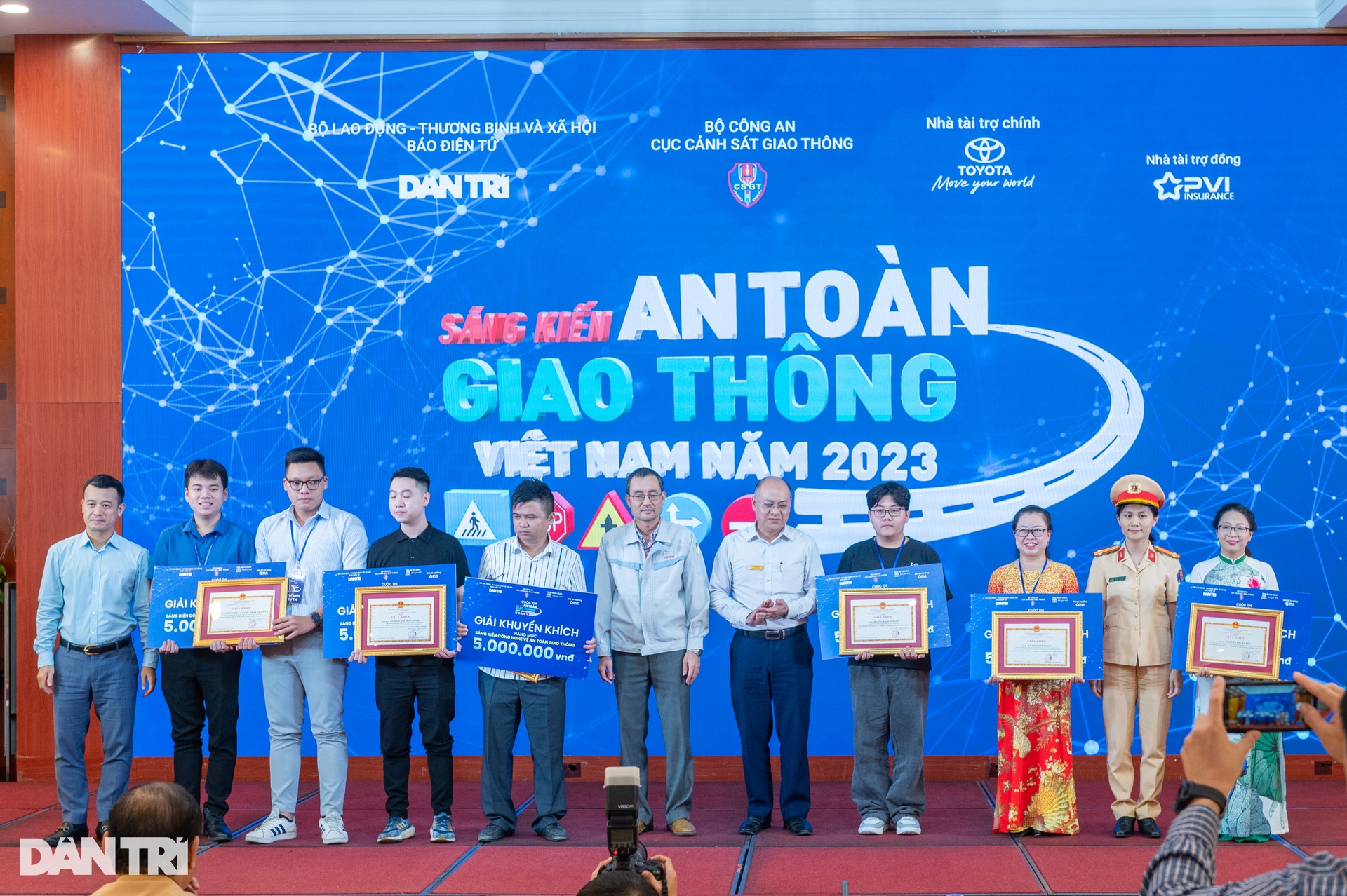 Toàn cảnh Lễ trao giải Cuộc thi Sáng kiến an toàn giao thông Việt Nam 2023 - 16