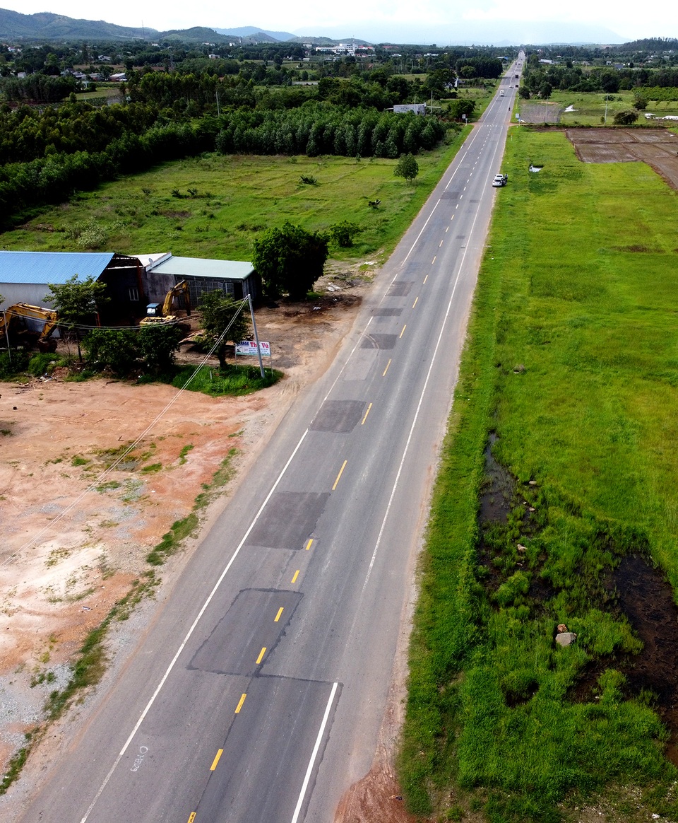 Hàng loạt “thiếu sót” tại tuyến đường 60 tỷ Sở Giao thông làm chủ đầu tư - 6 Hàng loạt “thiếu sót” tại tuyến đường 60 tỷ Sở Giao thông làm chủ đầu tư - 6
