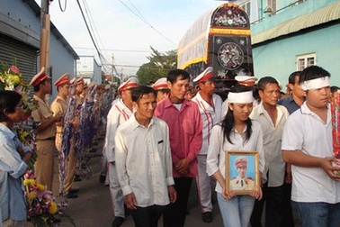 Tiễn đưa CSGT hy sinh về cõi vĩnh hằng