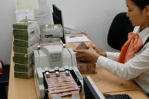 Bí đầu ra, ngân hàng liên tiếp giảm lãi suất huy động